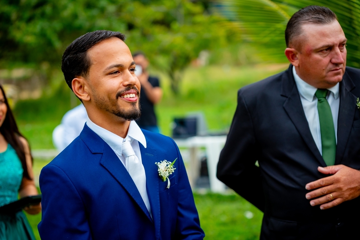 Fotografia de casamento ao ar livre em Monte Santo com Maria Izabel e Diego. Amor, emoção e momentos únicos registrados com estilo profissional. Fotógrafo de casamento, fotos da noiva, noivo e cerimônia. #JuniorFotografia