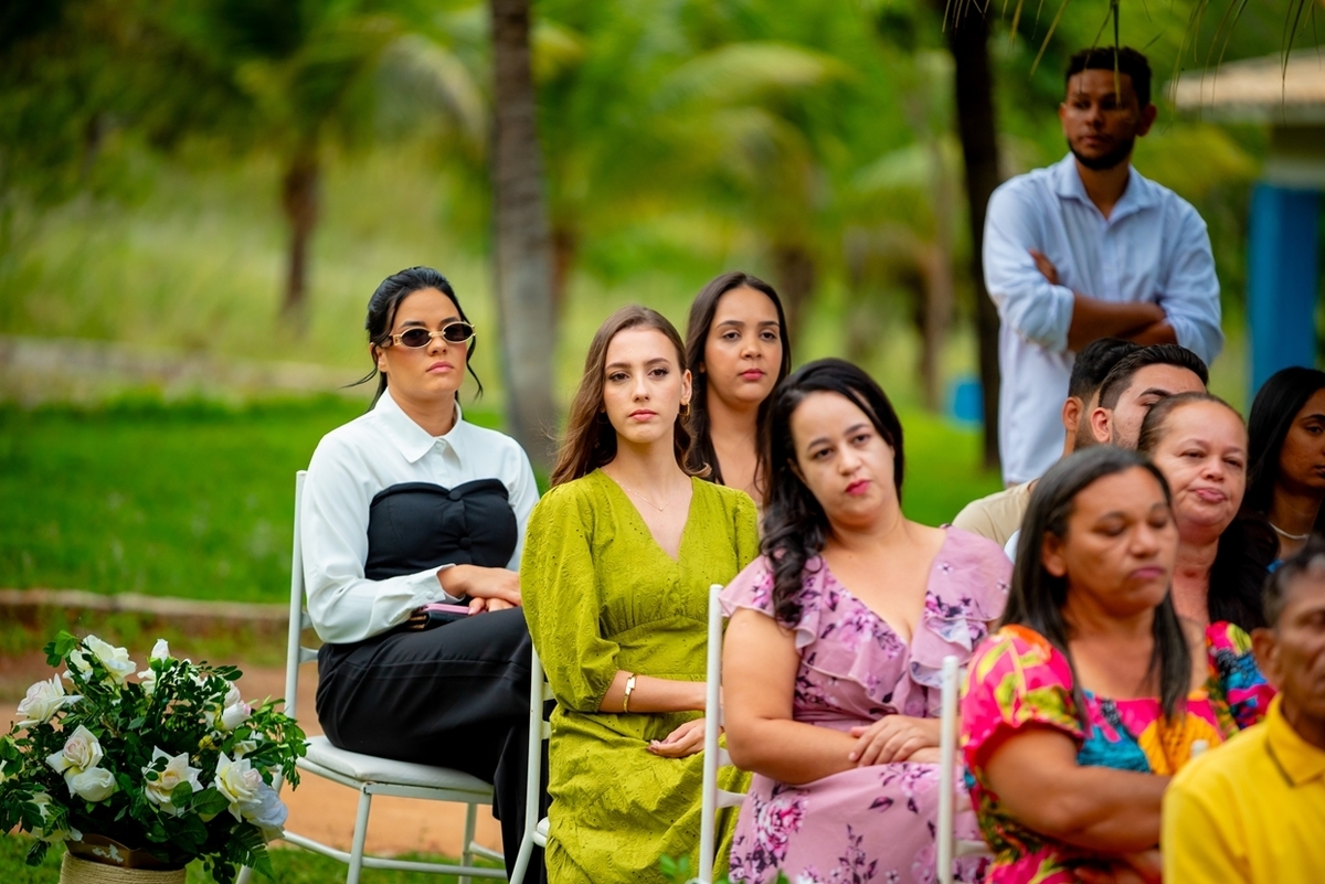 Fotografia de casamento ao ar livre em Monte Santo com Maria Izabel e Diego. Amor, emoção e momentos únicos registrados com estilo profissional. Fotógrafo de casamento, fotos da noiva, noivo e cerimônia. #JuniorFotografia