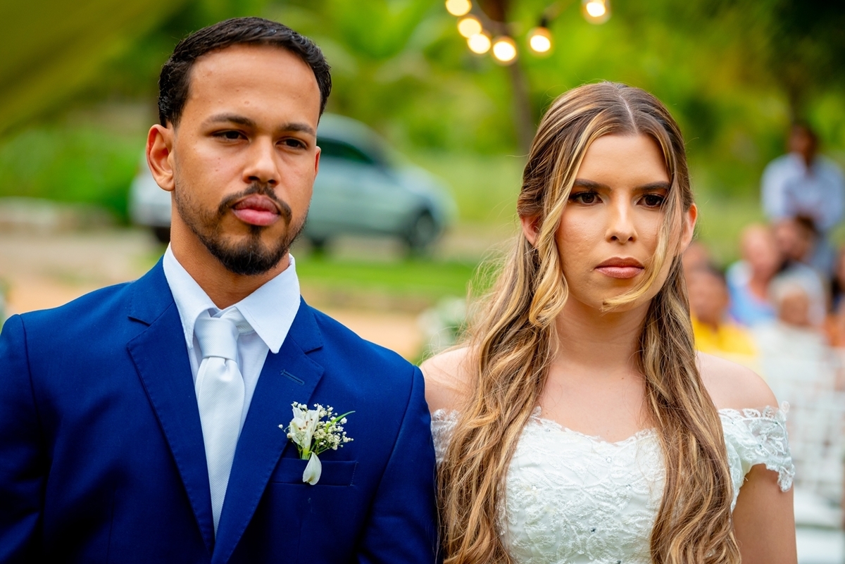 Fotografia de casamento ao ar livre em Monte Santo com Maria Izabel e Diego. Amor, emoção e momentos únicos registrados com estilo profissional. Fotógrafo de casamento, fotos da noiva, noivo e cerimônia. #JuniorFotografia