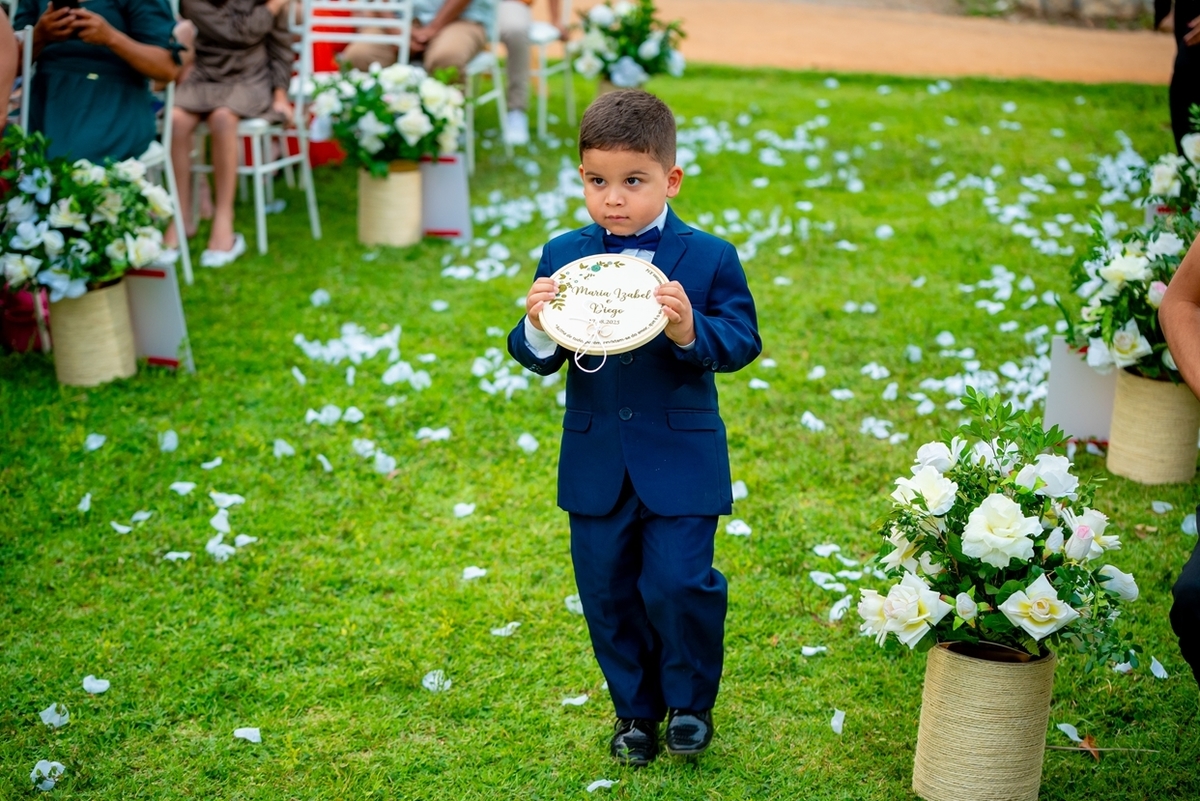 Fotografia de casamento ao ar livre em Monte Santo com Maria Izabel e Diego. Amor, emoção e momentos únicos registrados com estilo profissional. Fotógrafo de casamento, fotos da noiva, noivo e cerimônia. #JuniorFotografia