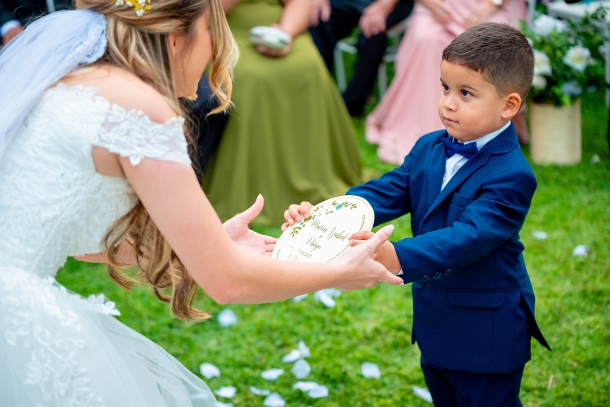 Fotografia de casamento ao ar livre em Monte Santo com Maria Izabel e Diego. Amor, emoção e momentos únicos registrados com estilo profissional. Fotógrafo de casamento, fotos da noiva, noivo e cerimônia. #JuniorFotografia