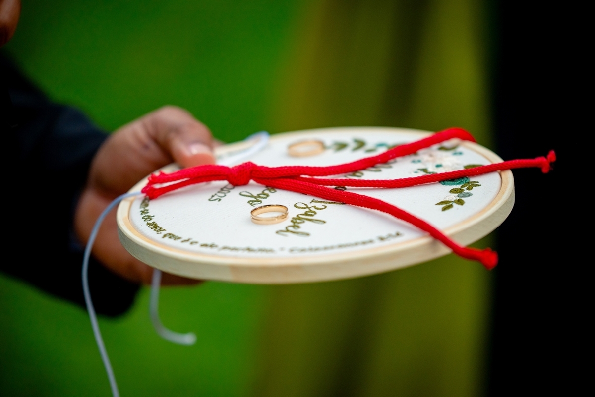 Fotografia de casamento ao ar livre em Monte Santo com Maria Izabel e Diego. Amor, emoção e momentos únicos registrados com estilo profissional. Fotógrafo de casamento, fotos da noiva, noivo e cerimônia. #JuniorFotografia