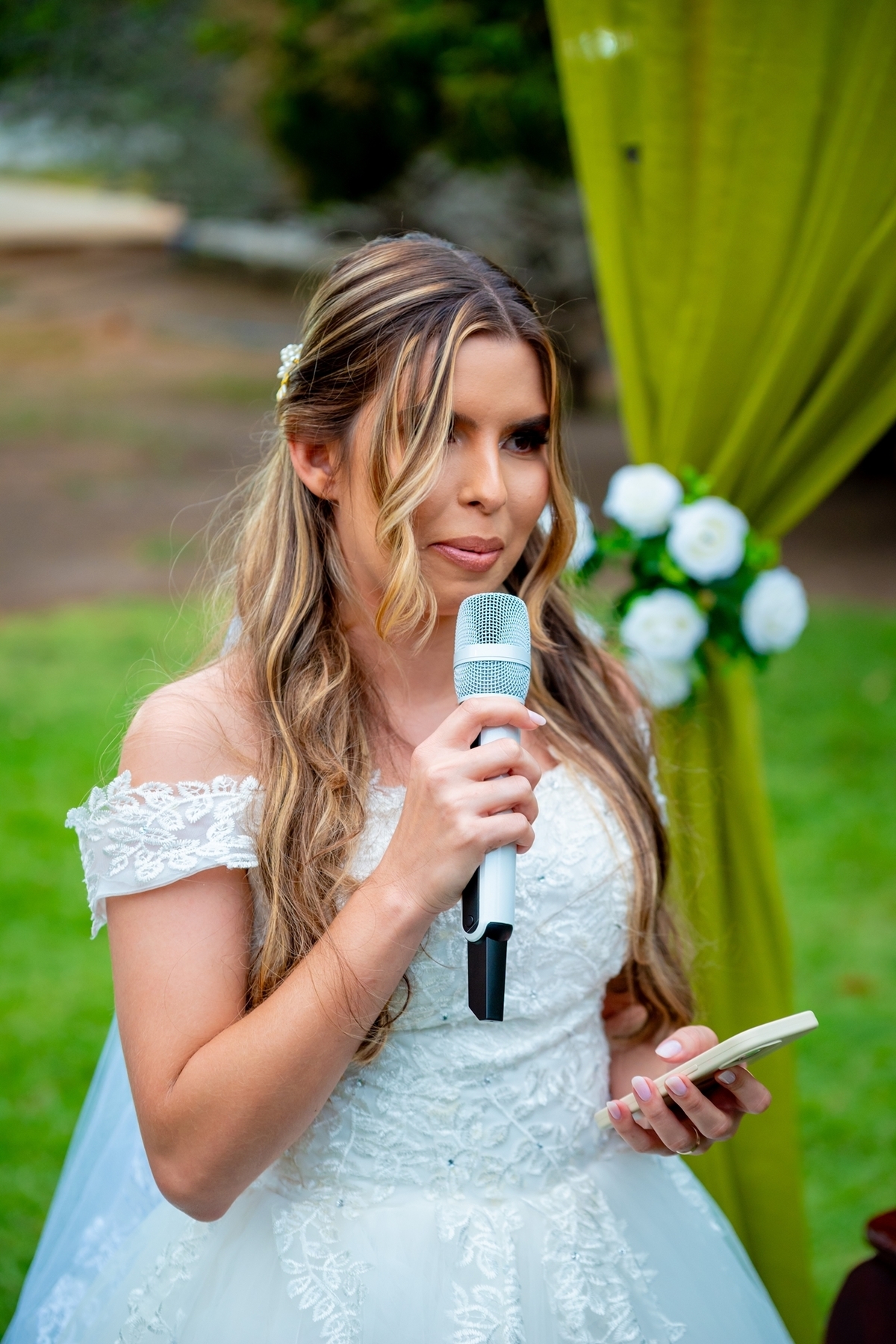 Fotografia de casamento ao ar livre em Monte Santo com Maria Izabel e Diego. Amor, emoção e momentos únicos registrados com estilo profissional. Fotógrafo de casamento, fotos da noiva, noivo e cerimônia. #JuniorFotografia