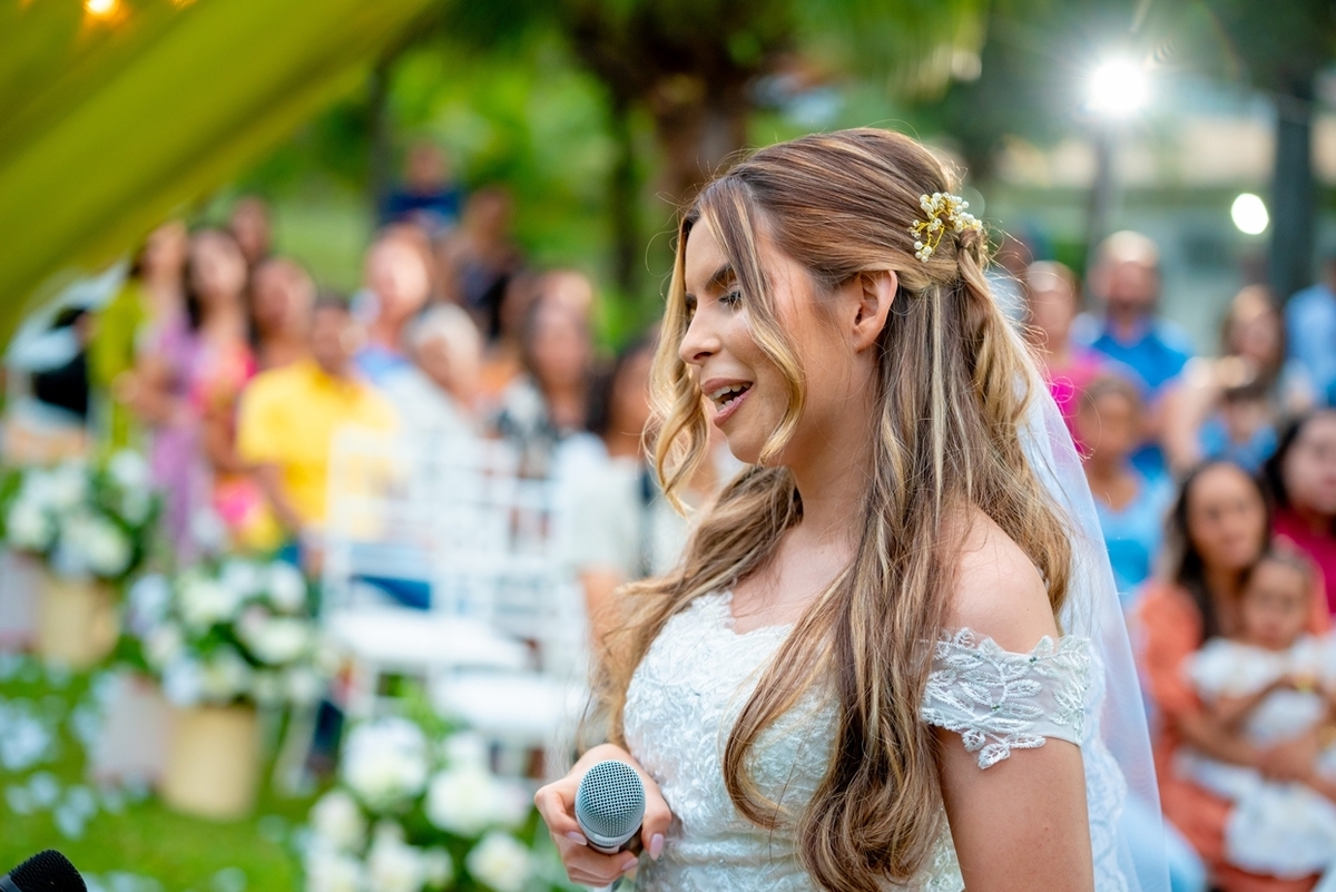 Fotografia de casamento ao ar livre em Monte Santo com Maria Izabel e Diego. Amor, emoção e momentos únicos registrados com estilo profissional. Fotógrafo de casamento, fotos da noiva, noivo e cerimônia. #JuniorFotografia
