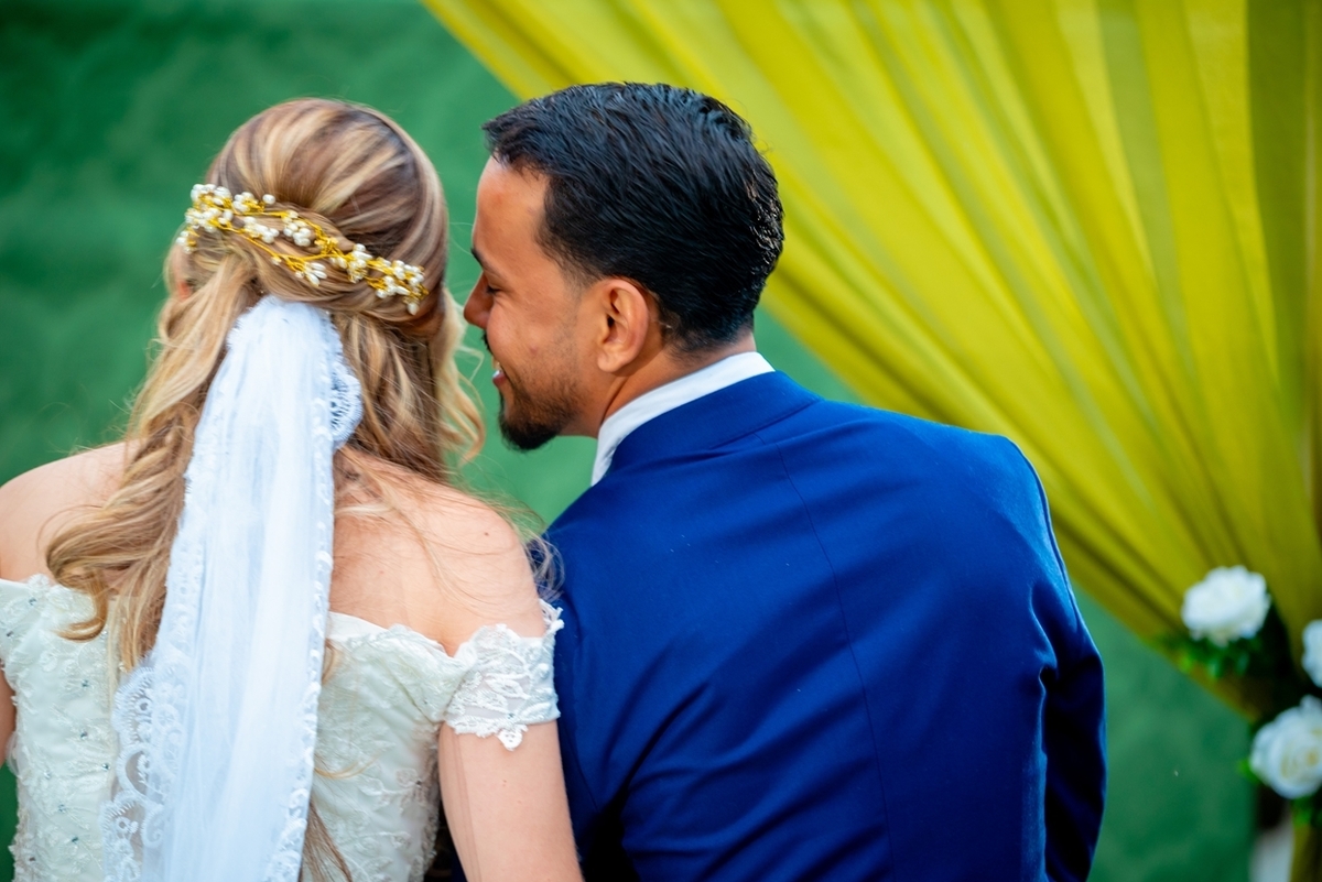 Fotografia de casamento ao ar livre em Monte Santo com Maria Izabel e Diego. Amor, emoção e momentos únicos registrados com estilo profissional. Fotógrafo de casamento, fotos da noiva, noivo e cerimônia. #JuniorFotografia