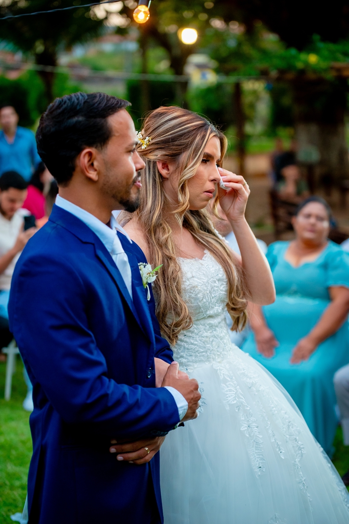 Fotografia de casamento ao ar livre em Monte Santo com Maria Izabel e Diego. Amor, emoção e momentos únicos registrados com estilo profissional. Fotógrafo de casamento, fotos da noiva, noivo e cerimônia. #JuniorFotografia