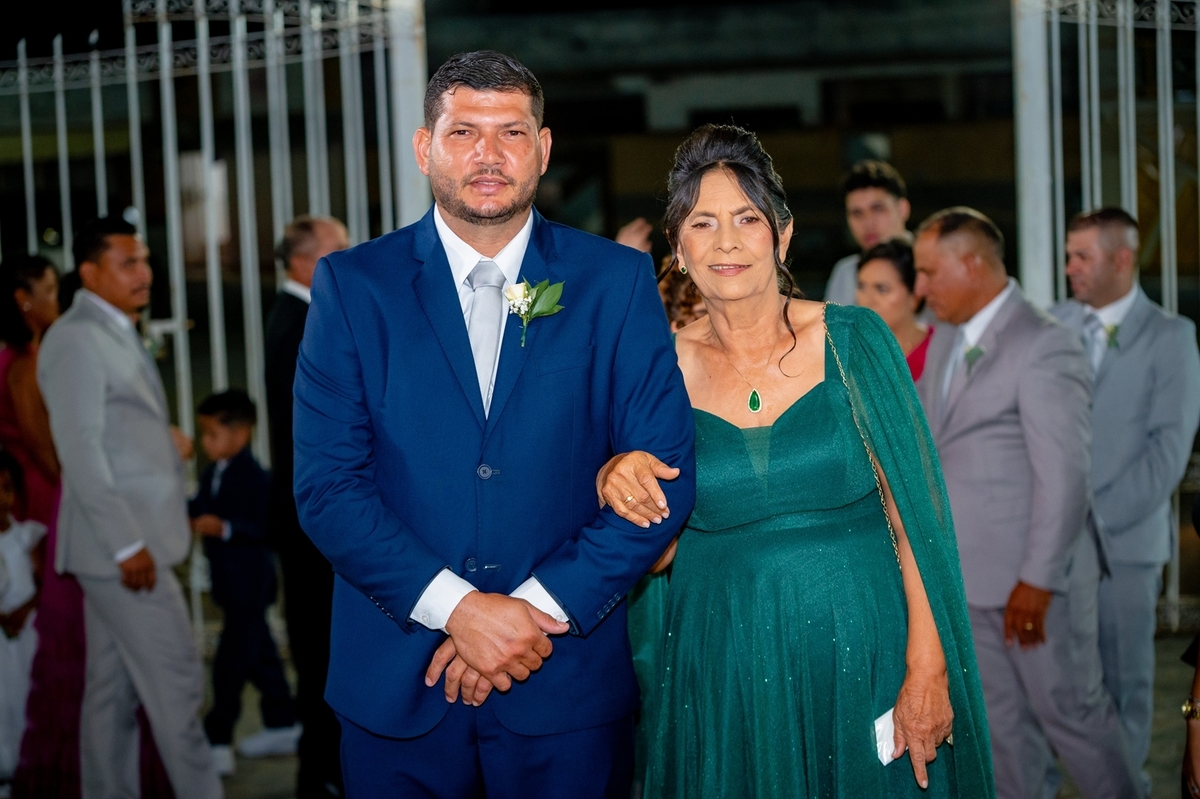 inspiração de casamento simples

casamento tradicional na igreja

ideias para casamento religioso

fotos de casamento reais

casamento íntimo e emocionante