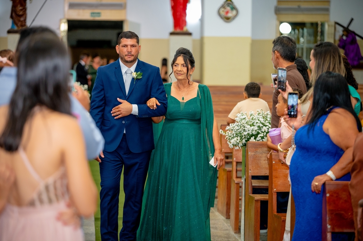 inspiração de casamento simples

casamento tradicional na igreja

ideias para casamento religioso

fotos de casamento reais

casamento íntimo e emocionante