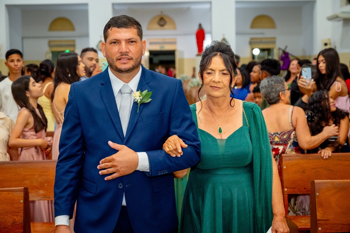 inspiração de casamento simples

casamento tradicional na igreja

ideias para casamento religioso

fotos de casamento reais

casamento íntimo e emocionante