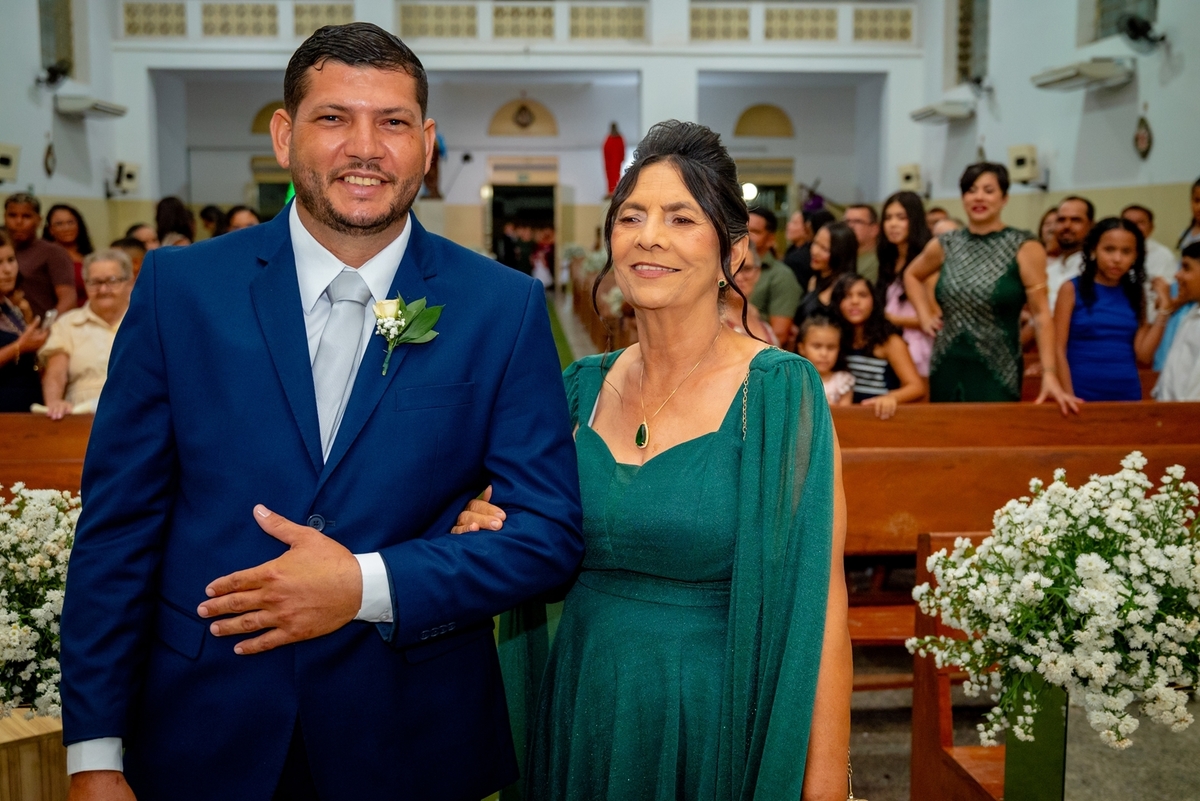 inspiração de casamento simples

casamento tradicional na igreja

ideias para casamento religioso

fotos de casamento reais

casamento íntimo e emocionante