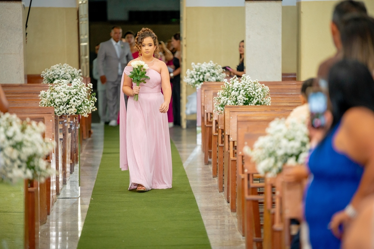 inspiração de casamento simples

casamento tradicional na igreja

ideias para casamento religioso

fotos de casamento reais

casamento íntimo e emocionante