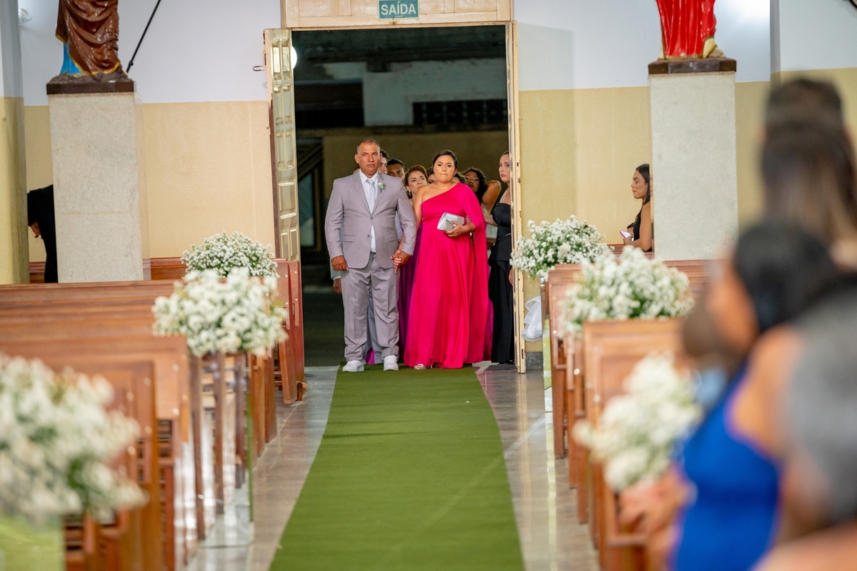 inspiração de casamento simples

casamento tradicional na igreja

ideias para casamento religioso

fotos de casamento reais

casamento íntimo e emocionante