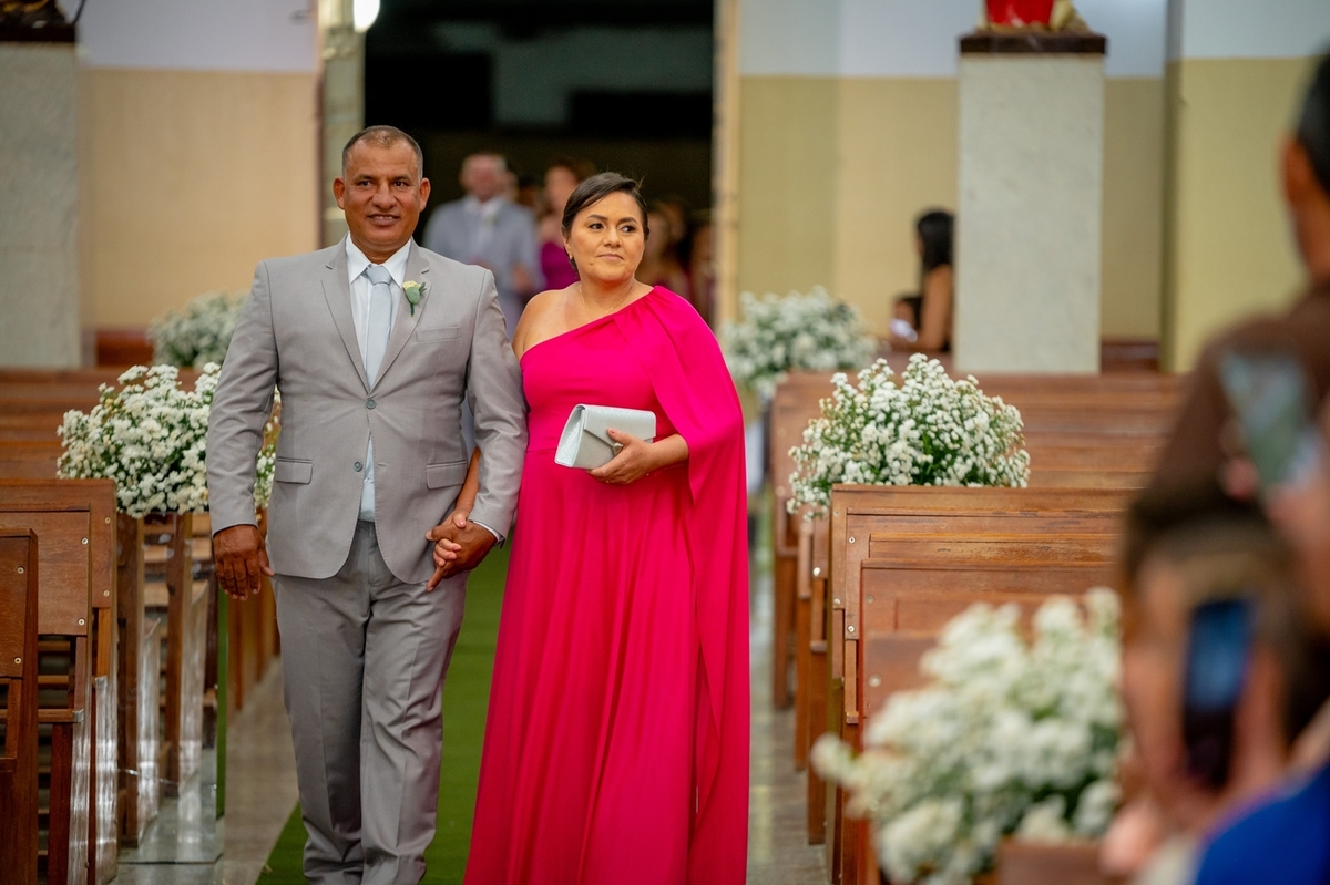 inspiração de casamento simples

casamento tradicional na igreja

ideias para casamento religioso

fotos de casamento reais

casamento íntimo e emocionante
