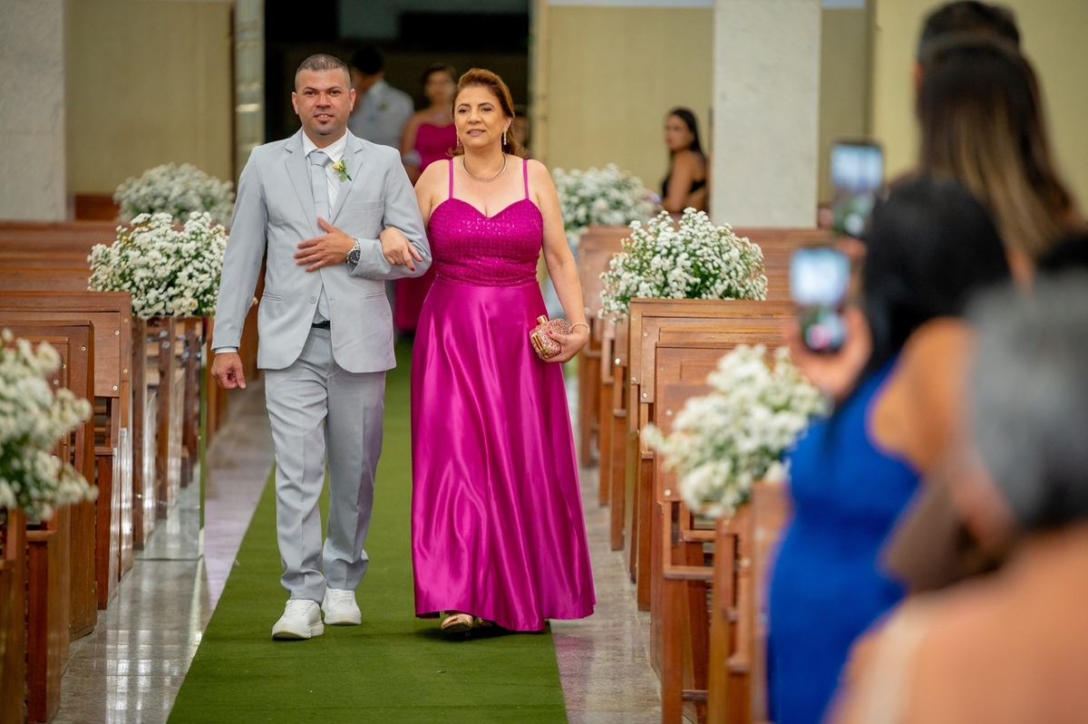 inspiração de casamento simples

casamento tradicional na igreja

ideias para casamento religioso

fotos de casamento reais

casamento íntimo e emocionante