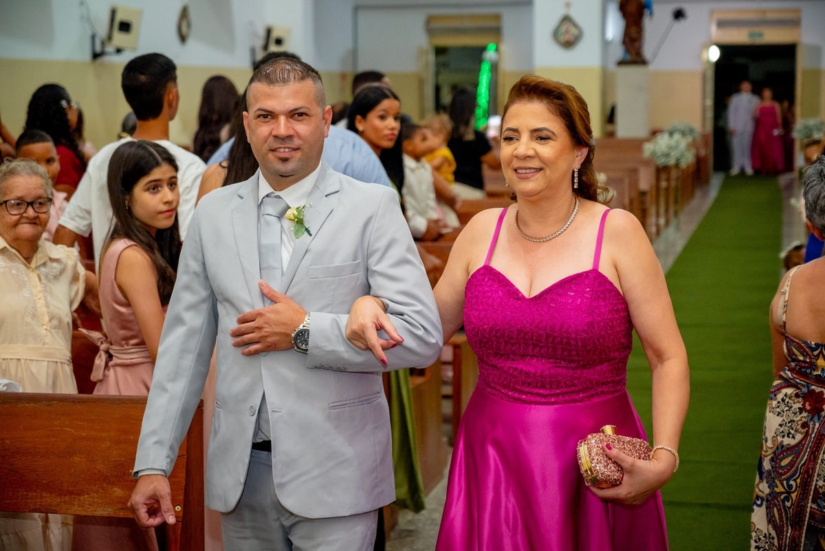 inspiração de casamento simples

casamento tradicional na igreja

ideias para casamento religioso

fotos de casamento reais

casamento íntimo e emocionante