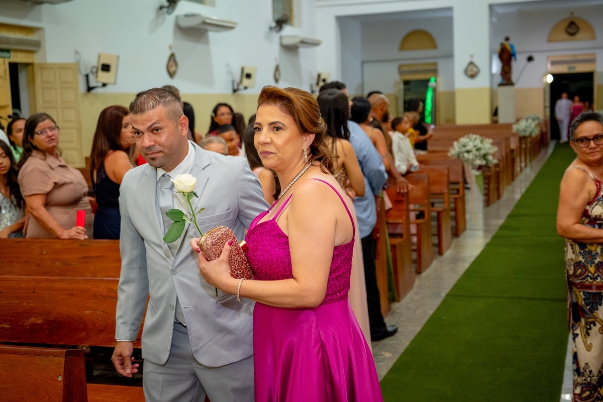 inspiração de casamento simples

casamento tradicional na igreja

ideias para casamento religioso

fotos de casamento reais

casamento íntimo e emocionante