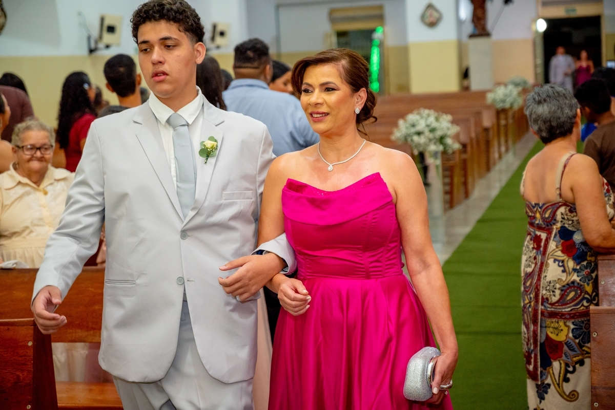 inspiração de casamento simples

casamento tradicional na igreja

ideias para casamento religioso

fotos de casamento reais

casamento íntimo e emocionante