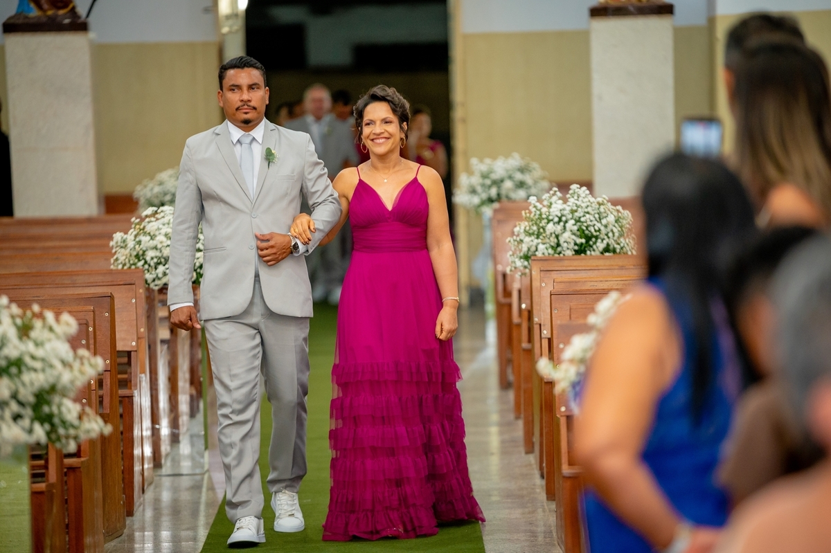 inspiração de casamento simples

casamento tradicional na igreja

ideias para casamento religioso

fotos de casamento reais

casamento íntimo e emocionante