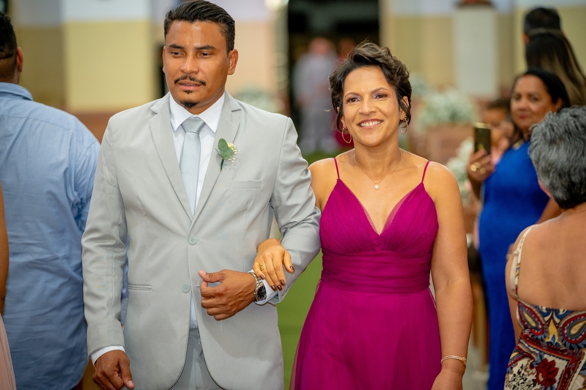 inspiração de casamento simples

casamento tradicional na igreja

ideias para casamento religioso

fotos de casamento reais

casamento íntimo e emocionante