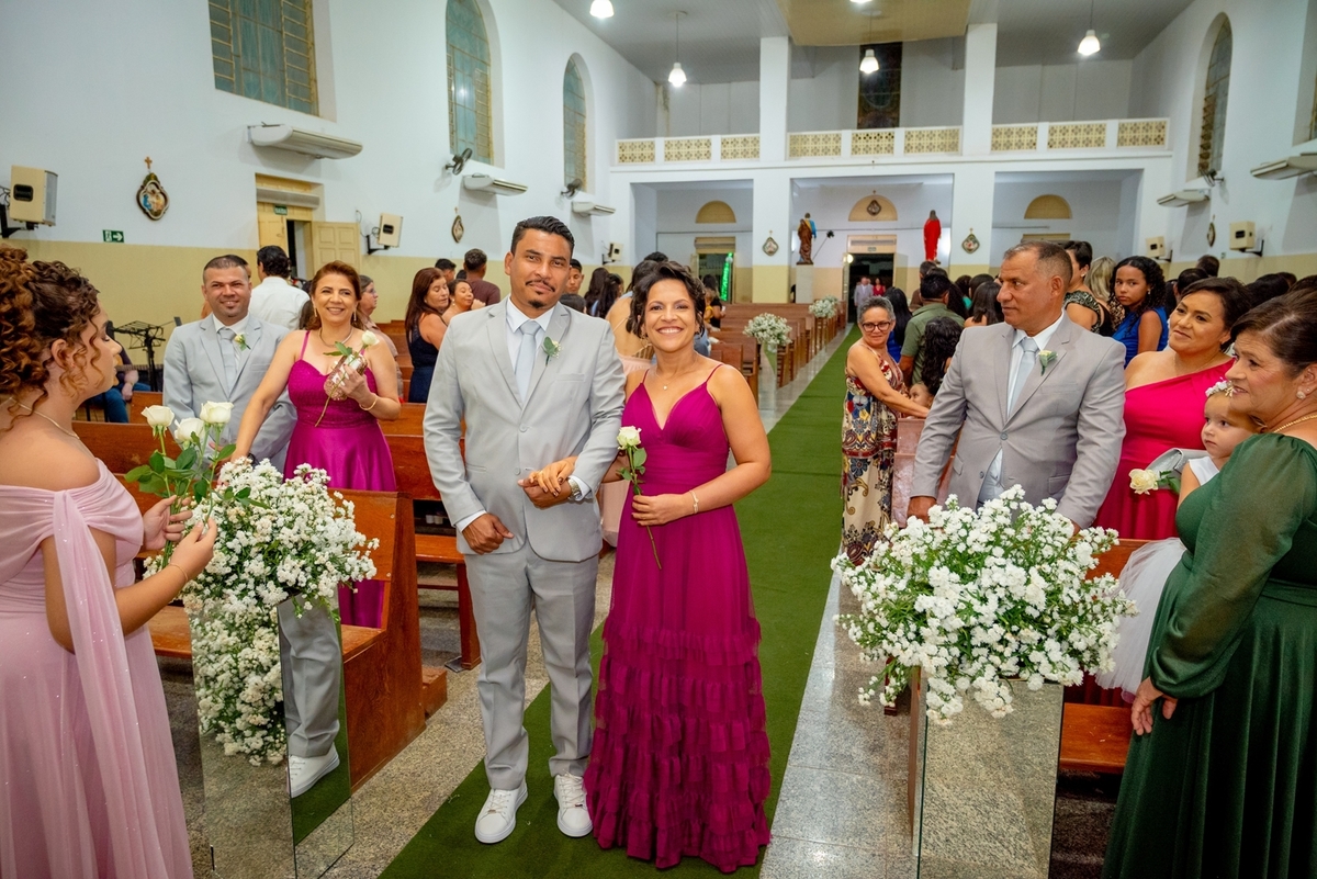 inspiração de casamento simples

casamento tradicional na igreja

ideias para casamento religioso

fotos de casamento reais

casamento íntimo e emocionante