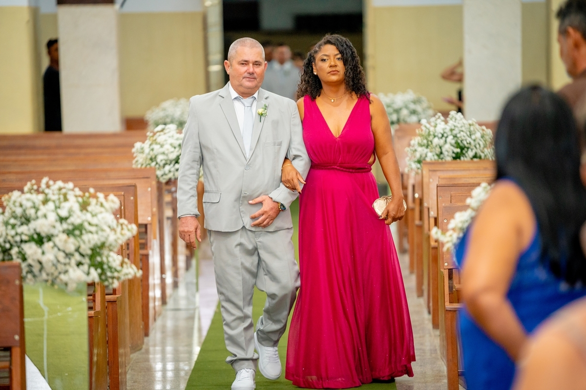 inspiração de casamento simples

casamento tradicional na igreja

ideias para casamento religioso

fotos de casamento reais

casamento íntimo e emocionante