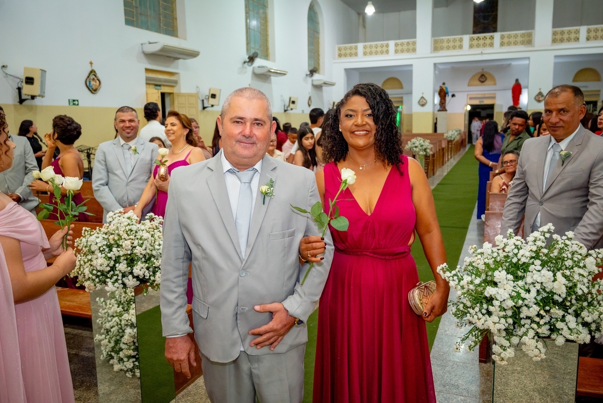 inspiração de casamento simples

casamento tradicional na igreja

ideias para casamento religioso

fotos de casamento reais

casamento íntimo e emocionante