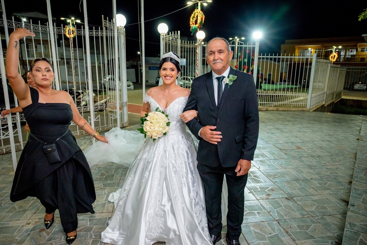 inspiração de casamento simples

casamento tradicional na igreja

ideias para casamento religioso

fotos de casamento reais

casamento íntimo e emocionante