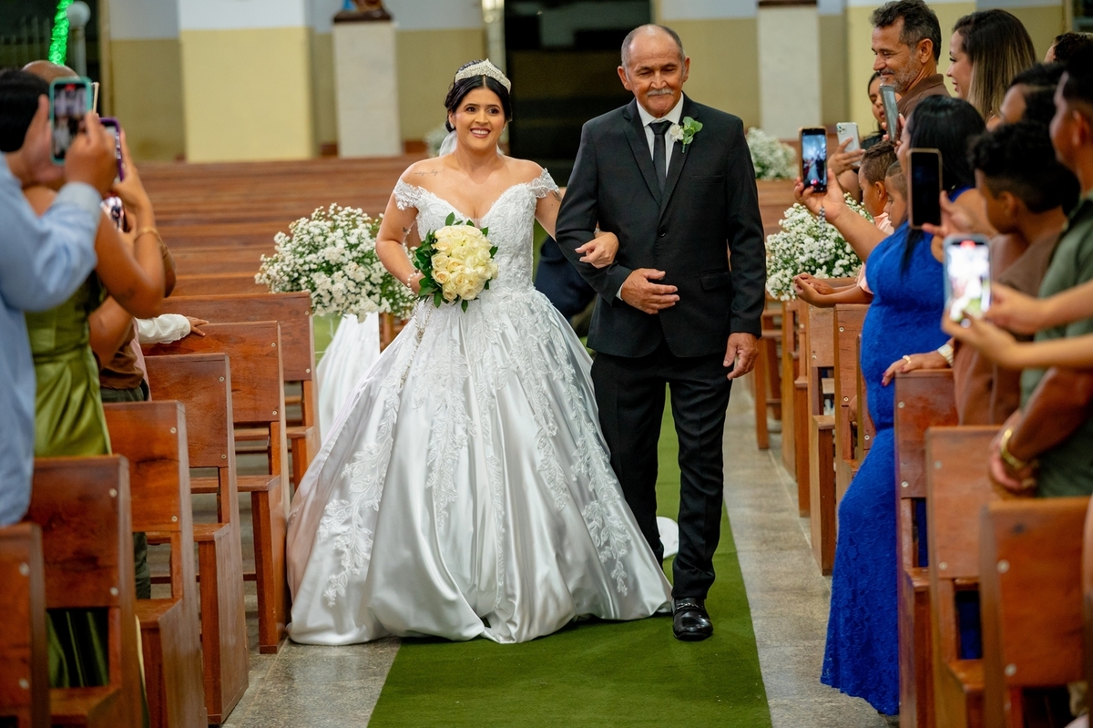 inspiração de casamento simples

casamento tradicional na igreja

ideias para casamento religioso

fotos de casamento reais

casamento íntimo e emocionante
