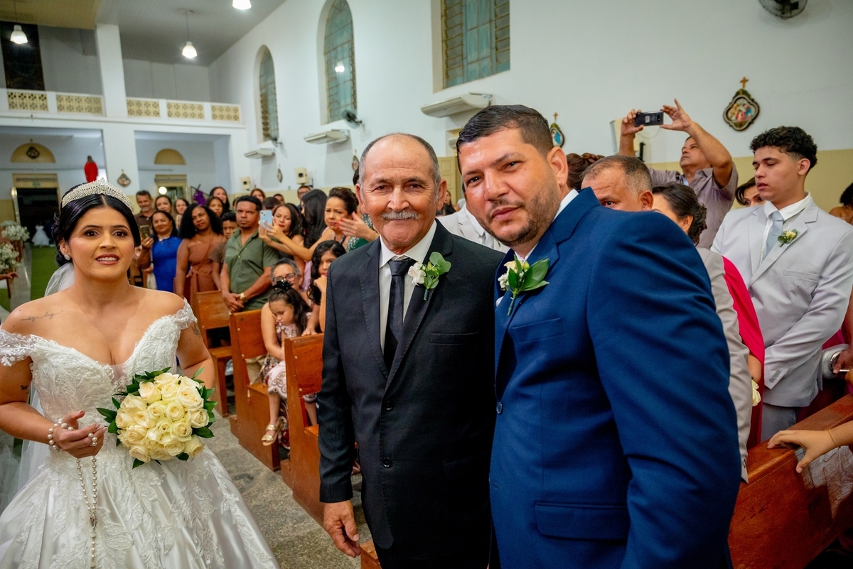 inspiração de casamento simples

casamento tradicional na igreja

ideias para casamento religioso

fotos de casamento reais

casamento íntimo e emocionante
