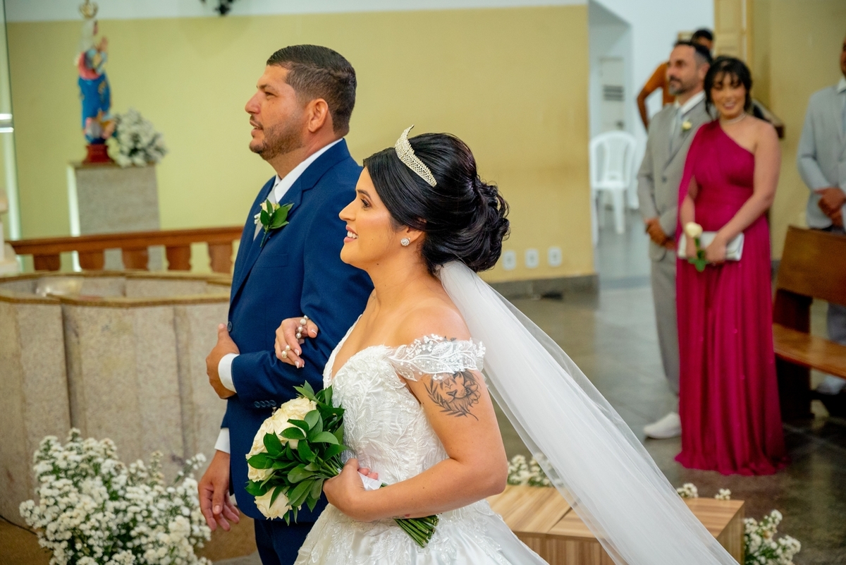inspiração de casamento simples

casamento tradicional na igreja

ideias para casamento religioso

fotos de casamento reais

casamento íntimo e emocionante