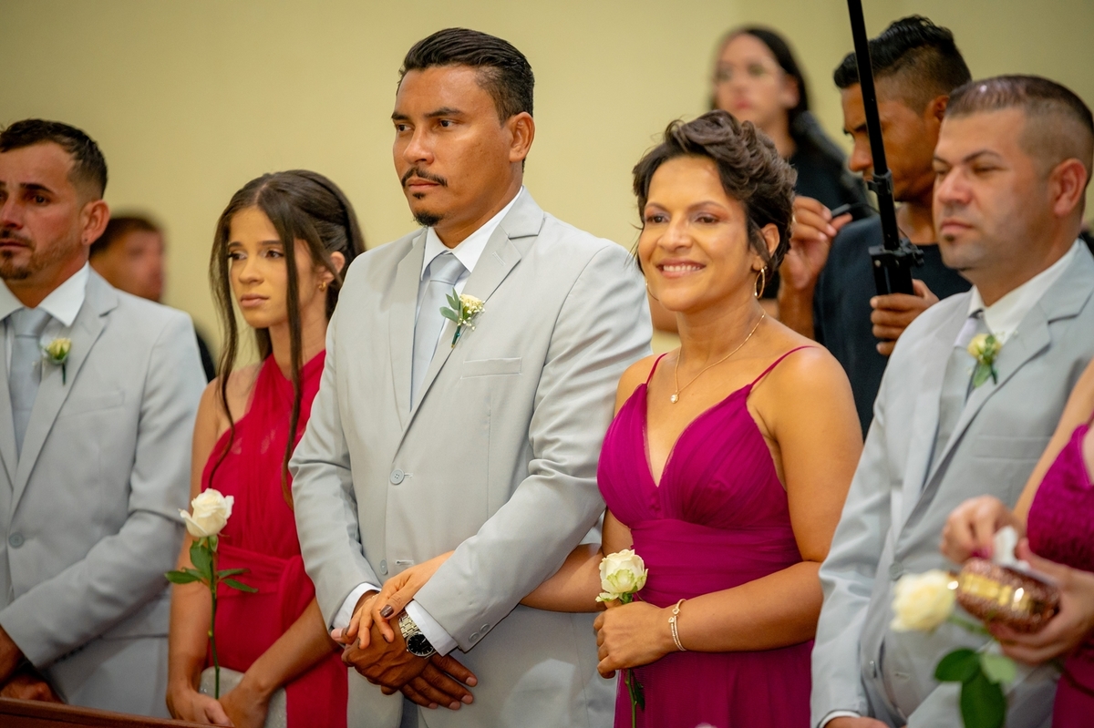 inspiração de casamento simples

casamento tradicional na igreja

ideias para casamento religioso

fotos de casamento reais

casamento íntimo e emocionante