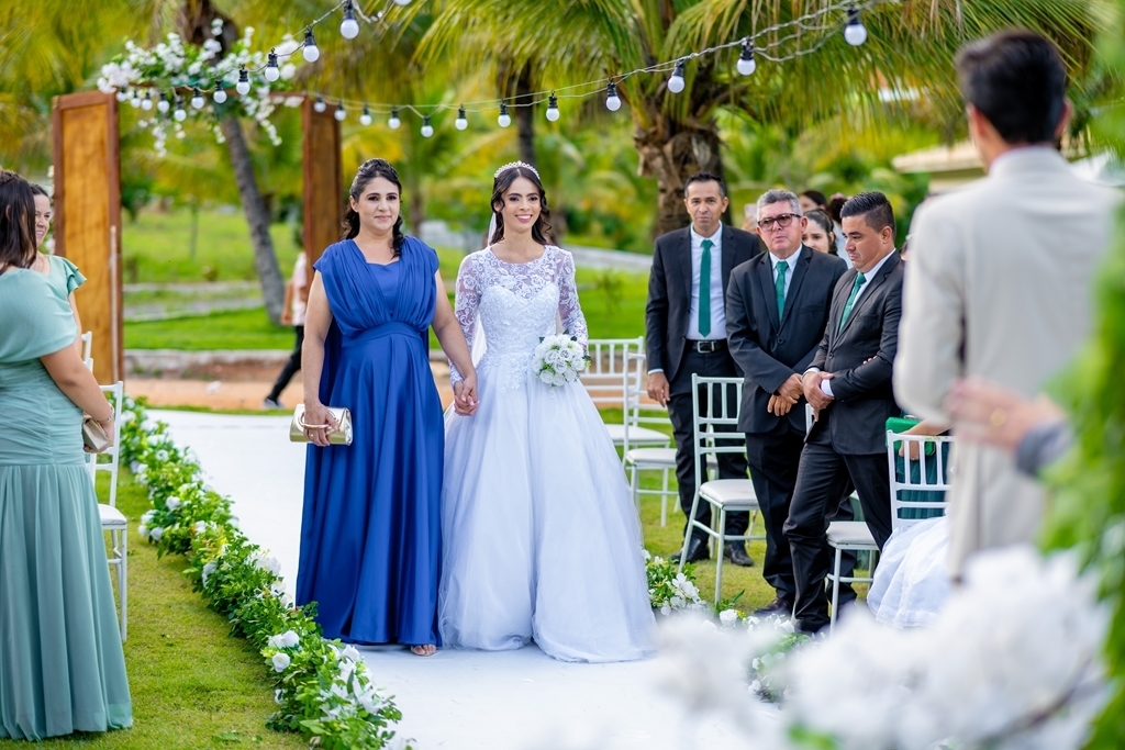 poses para casamento ao ar livre, como tirar fotos lindas, fotos perfeitas em casamento ao ar livre, o vestido de noiva mais lindo e perfeito, o melhor vestido para casamento ao ar livre, onde encontrar o local perfeito para casamento ao ar livre