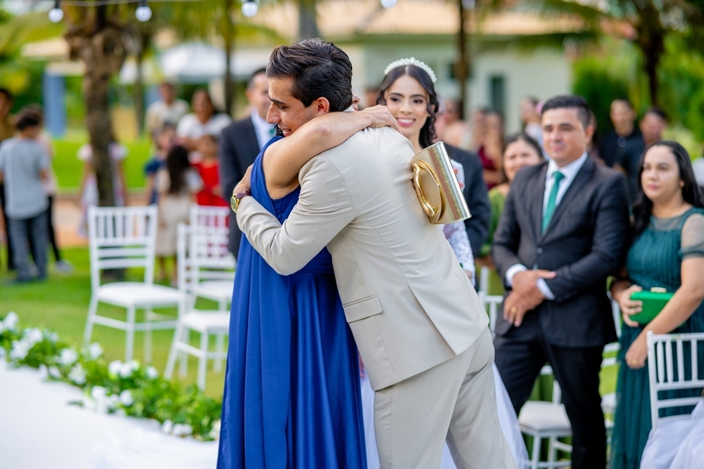 poses para casamento ao ar livre, como tirar fotos lindas, fotos perfeitas em casamento ao ar livre, o vestido de noiva mais lindo e perfeito, o melhor vestido para casamento ao ar livre, onde encontrar o local perfeito para casamento ao ar livre