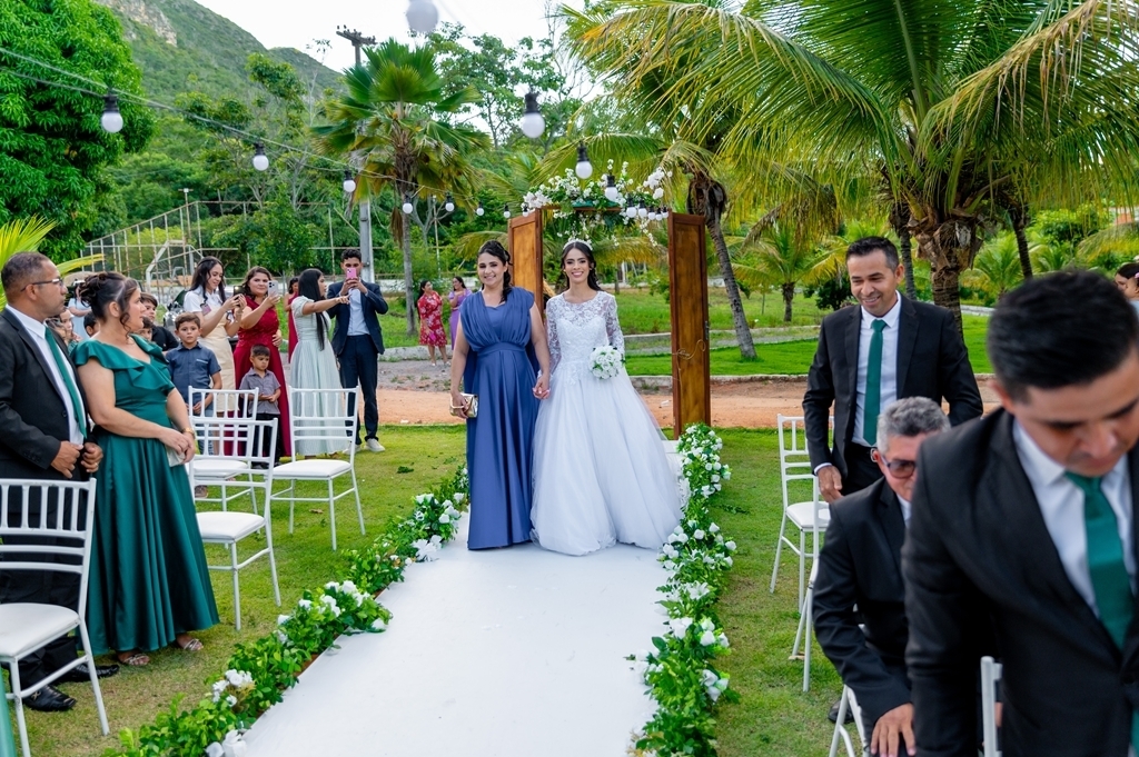 poses para casamento ao ar livre, como tirar fotos lindas, fotos perfeitas em casamento ao ar livre, o vestido de noiva mais lindo e perfeito, o melhor vestido para casamento ao ar livre, onde encontrar o local perfeito para casamento ao ar livre