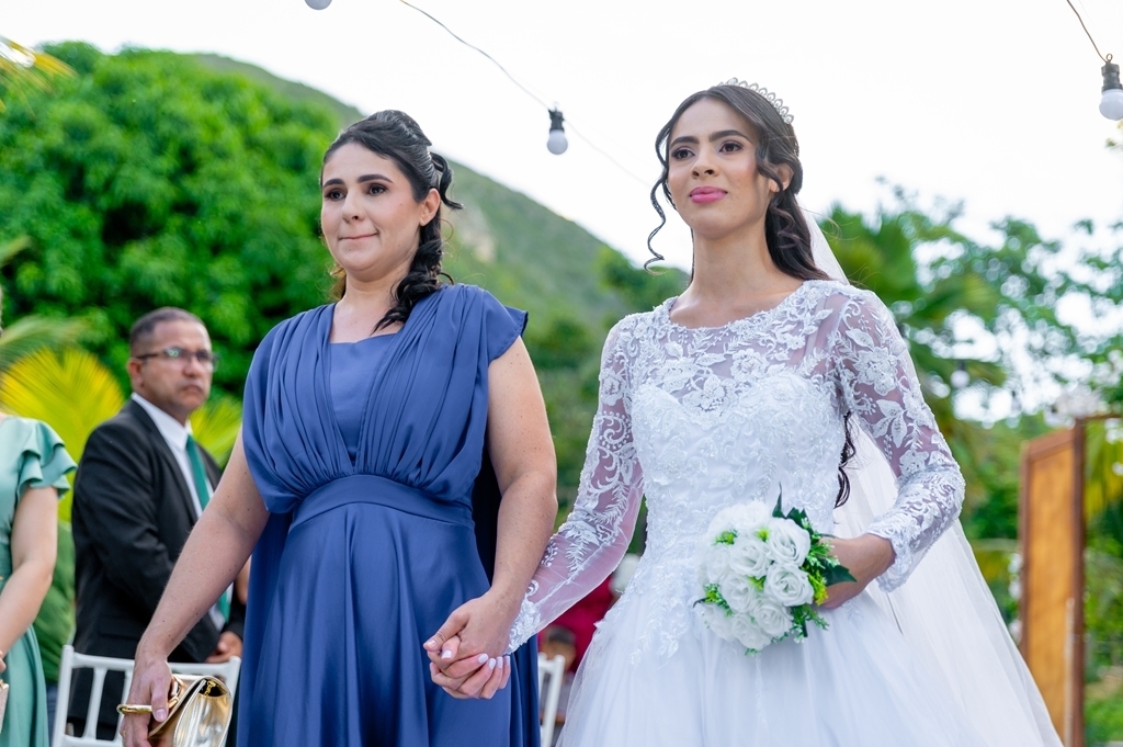 poses para casamento ao ar livre, como tirar fotos lindas, fotos perfeitas em casamento ao ar livre, o vestido de noiva mais lindo e perfeito, o melhor vestido para casamento ao ar livre, onde encontrar o local perfeito para casamento ao ar livre