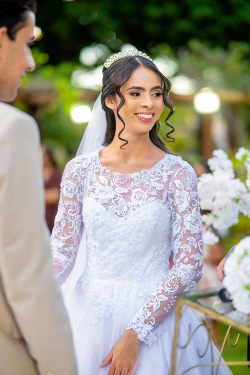 poses para casamento ao ar livre, como tirar fotos lindas, fotos perfeitas em casamento ao ar livre, o vestido de noiva mais lindo e perfeito, o melhor vestido para casamento ao ar livre, onde encontrar o local perfeito para casamento ao ar livre