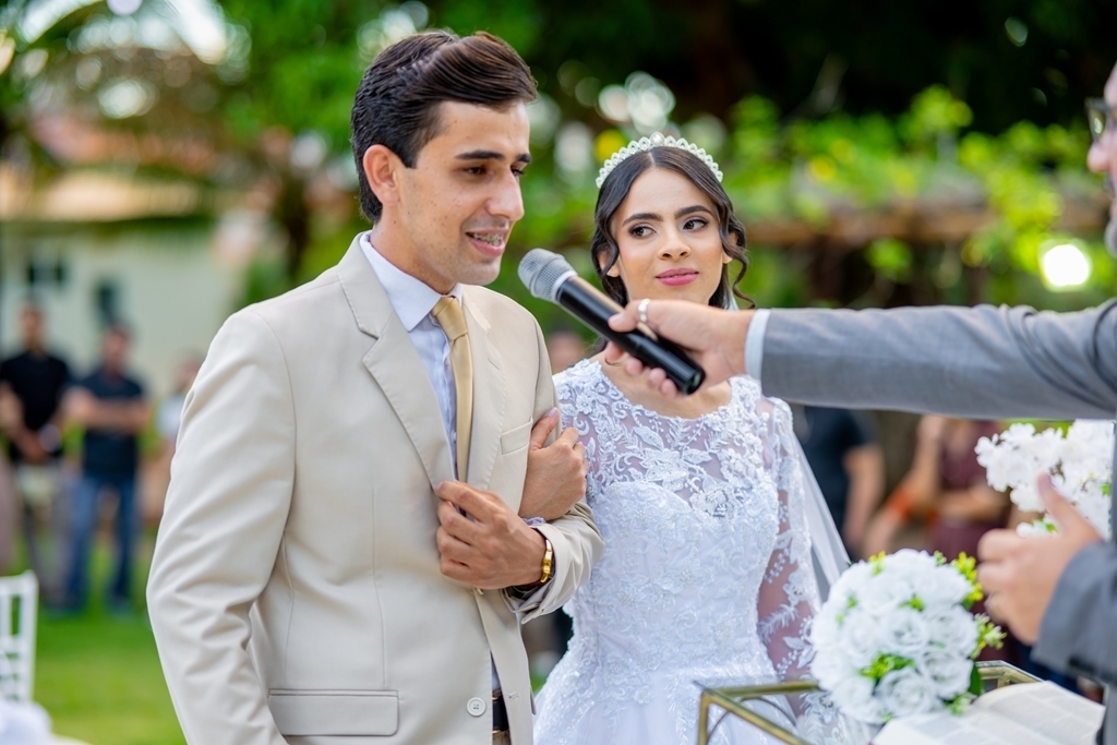 poses para casamento ao ar livre, como tirar fotos lindas, fotos perfeitas em casamento ao ar livre, o vestido de noiva mais lindo e perfeito, o melhor vestido para casamento ao ar livre, onde encontrar o local perfeito para casamento ao ar livre