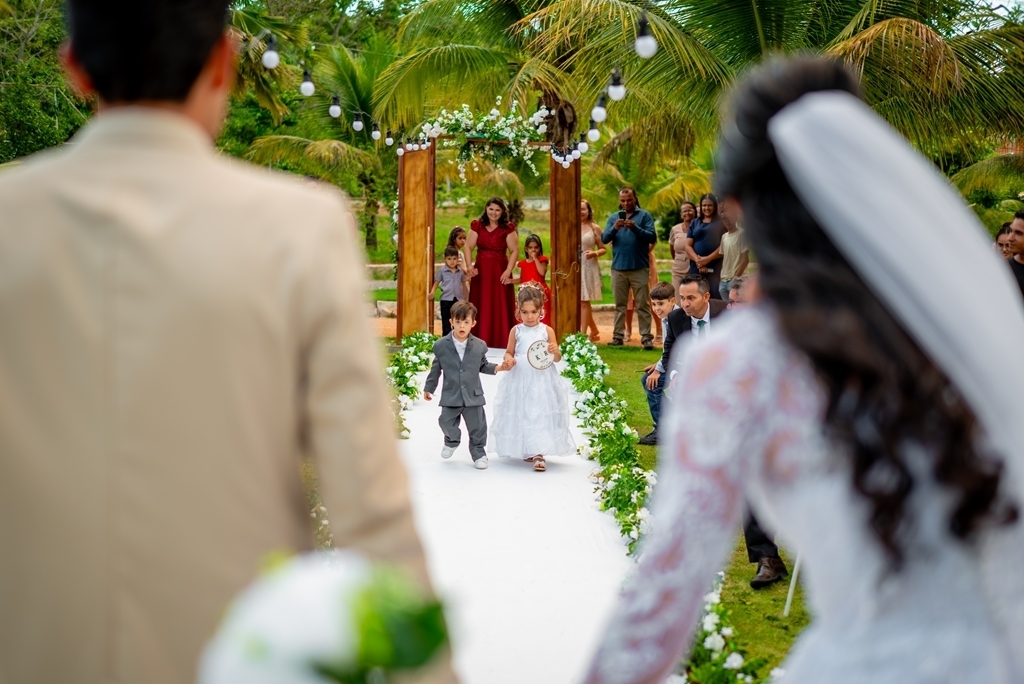 poses para casamento ao ar livre, como tirar fotos lindas, fotos perfeitas em casamento ao ar livre, o vestido de noiva mais lindo e perfeito, o melhor vestido para casamento ao ar livre, onde encontrar o local perfeito para casamento ao ar livre