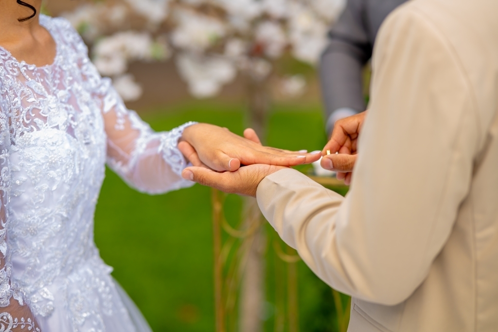 poses para casamento ao ar livre, como tirar fotos lindas, fotos perfeitas em casamento ao ar livre, o vestido de noiva mais lindo e perfeito, o melhor vestido para casamento ao ar livre, onde encontrar o local perfeito para casamento ao ar livre