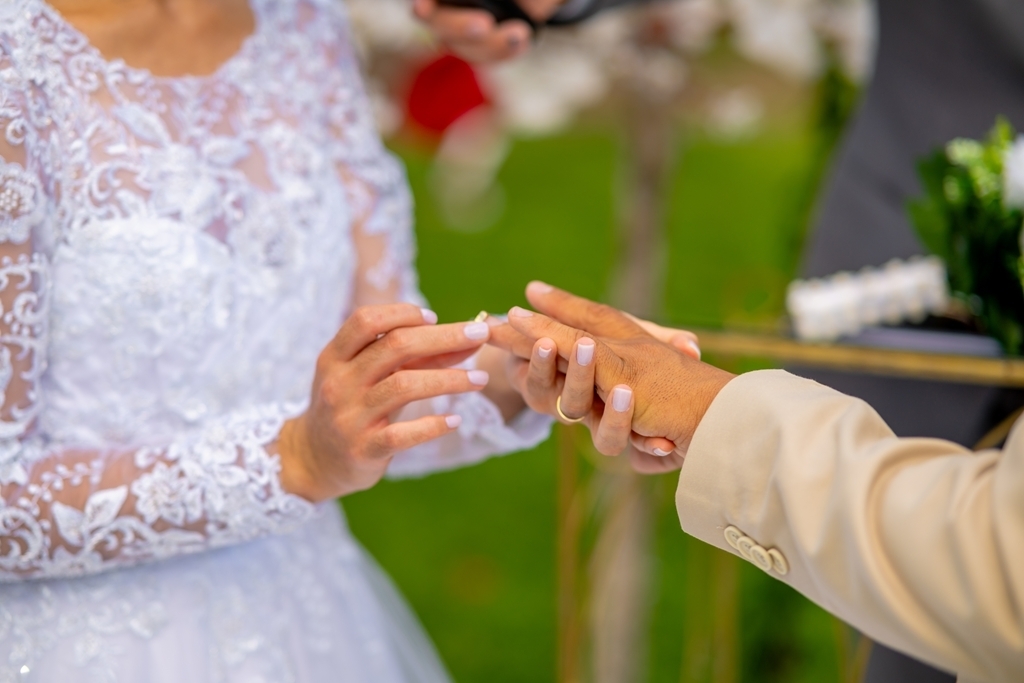 poses para casamento ao ar livre, como tirar fotos lindas, fotos perfeitas em casamento ao ar livre, o vestido de noiva mais lindo e perfeito, o melhor vestido para casamento ao ar livre, onde encontrar o local perfeito para casamento ao ar livre