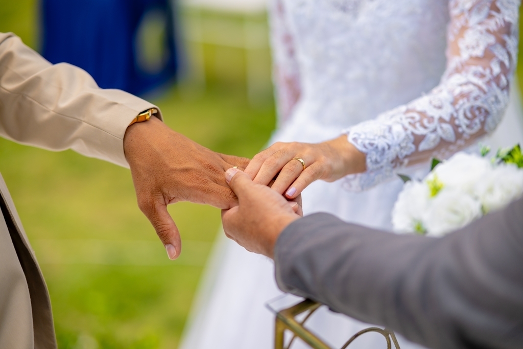 poses para casamento ao ar livre, como tirar fotos lindas, fotos perfeitas em casamento ao ar livre, o vestido de noiva mais lindo e perfeito, o melhor vestido para casamento ao ar livre, onde encontrar o local perfeito para casamento ao ar livre
