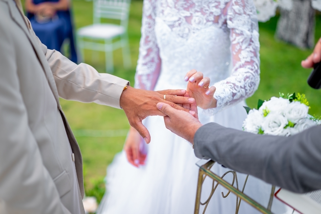 poses para casamento ao ar livre, como tirar fotos lindas, fotos perfeitas em casamento ao ar livre, o vestido de noiva mais lindo e perfeito, o melhor vestido para casamento ao ar livre, onde encontrar o local perfeito para casamento ao ar livre