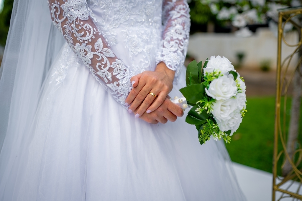 poses para casamento ao ar livre, como tirar fotos lindas, fotos perfeitas em casamento ao ar livre, o vestido de noiva mais lindo e perfeito, o melhor vestido para casamento ao ar livre, onde encontrar o local perfeito para casamento ao ar livre