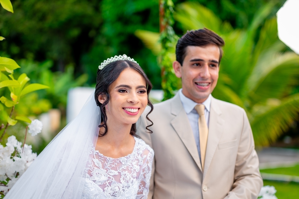 poses para casamento ao ar livre, como tirar fotos lindas, fotos perfeitas em casamento ao ar livre, o vestido de noiva mais lindo e perfeito, o melhor vestido para casamento ao ar livre, onde encontrar o local perfeito para casamento ao ar livre