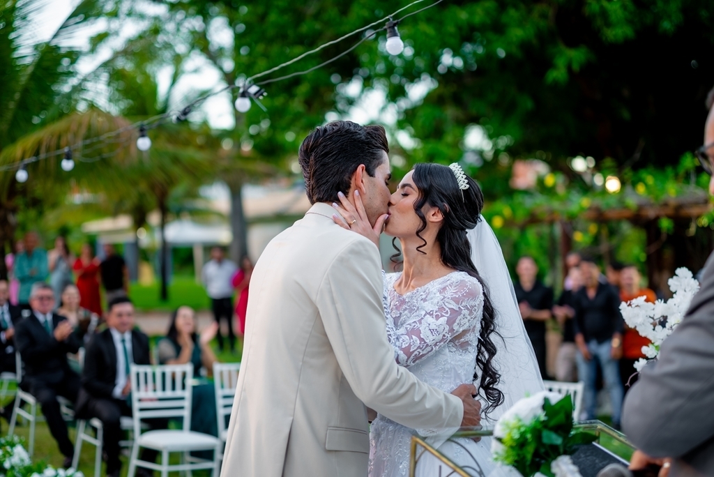 poses para casamento ao ar livre, como tirar fotos lindas, fotos perfeitas em casamento ao ar livre, o vestido de noiva mais lindo e perfeito, o melhor vestido para casamento ao ar livre, onde encontrar o local perfeito para casamento ao ar livre