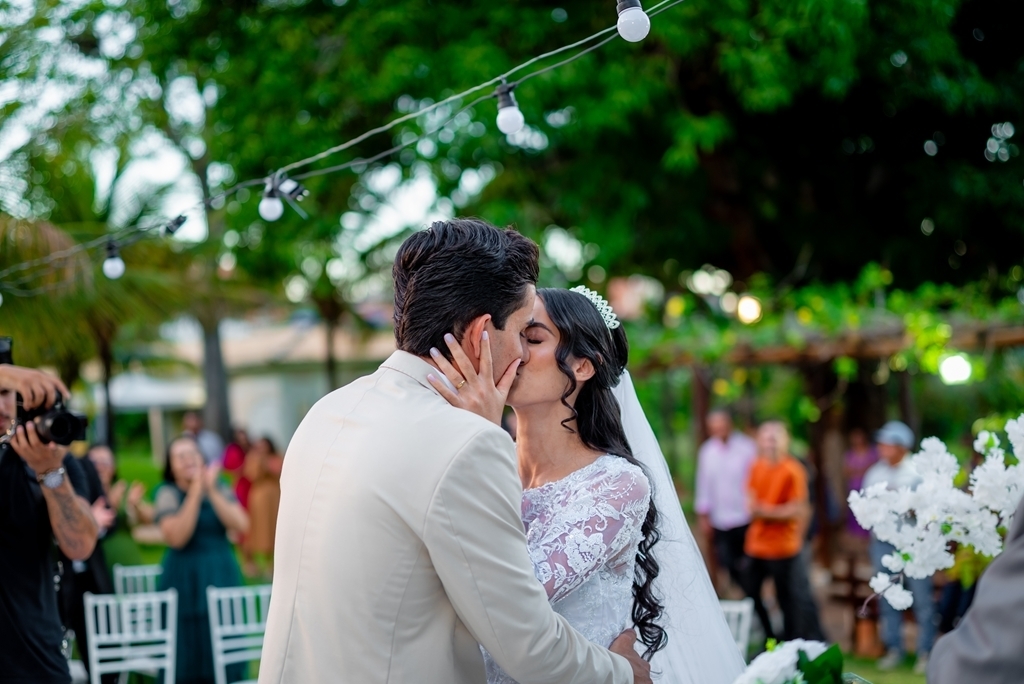 poses para casamento ao ar livre, como tirar fotos lindas, fotos perfeitas em casamento ao ar livre, o vestido de noiva mais lindo e perfeito, o melhor vestido para casamento ao ar livre, onde encontrar o local perfeito para casamento ao ar livre