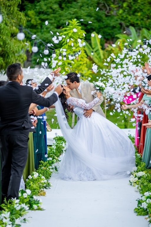 poses para casamento ao ar livre, como tirar fotos lindas, fotos perfeitas em casamento ao ar livre, o vestido de noiva mais lindo e perfeito, o melhor vestido para casamento ao ar livre, onde encontrar o local perfeito para casamento ao ar livre