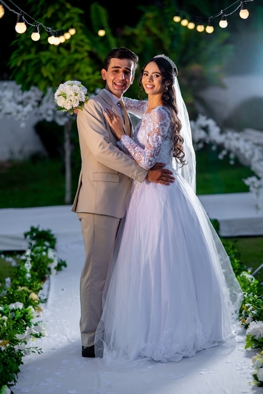 poses para casamento ao ar livre, como tirar fotos lindas, fotos perfeitas em casamento ao ar livre, o vestido de noiva mais lindo e perfeito, o melhor vestido para casamento ao ar livre, onde encontrar o local perfeito para casamento ao ar livre