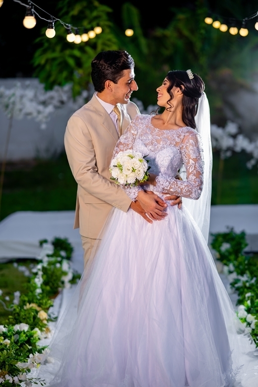 poses para casamento ao ar livre, como tirar fotos lindas, fotos perfeitas em casamento ao ar livre, o vestido de noiva mais lindo e perfeito, o melhor vestido para casamento ao ar livre, onde encontrar o local perfeito para casamento ao ar livre