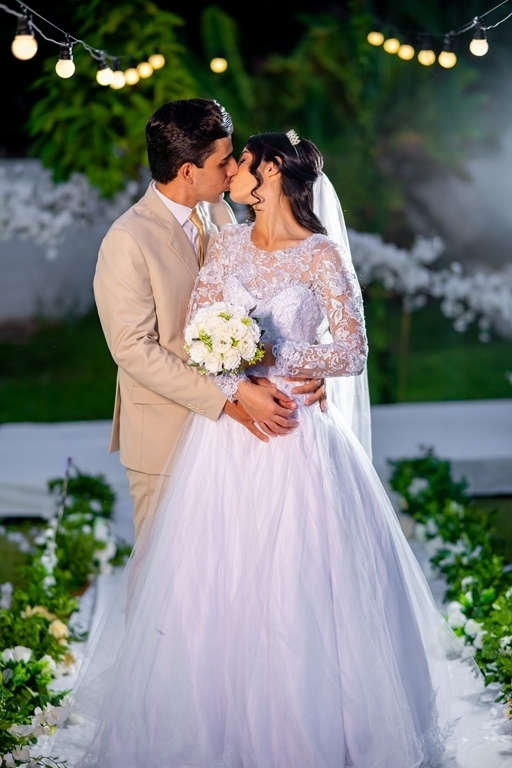 poses para casamento ao ar livre, como tirar fotos lindas, fotos perfeitas em casamento ao ar livre, o vestido de noiva mais lindo e perfeito, o melhor vestido para casamento ao ar livre, onde encontrar o local perfeito para casamento ao ar livre